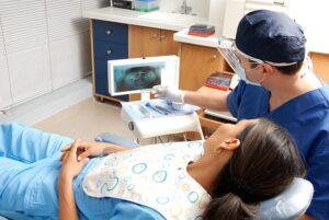 Emergency dentist in Ottawa treating an urgent dental patient